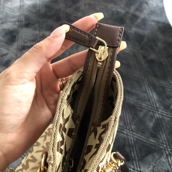 MK Shoulder Bag - Picture 5 of 8
